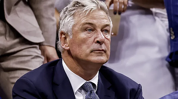 Кошмарът на Алек Болдуин продължава: Съдът допусна нов иск за фаталната стрелба