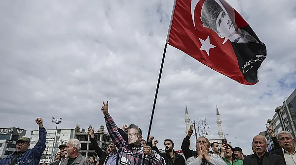 Хиляди протестиращи в Истанбул скандираха „Имамоглу президент“