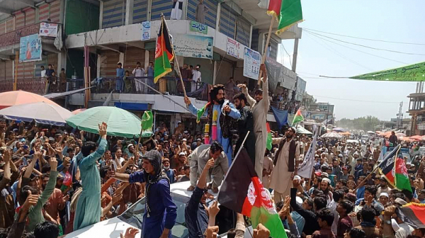 Новите лидери на Афганистан показват лицата си днес. Протести срещу талибаните взеха две жертви