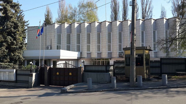 Посолството ни в Украйна възобновява поетапно работата си