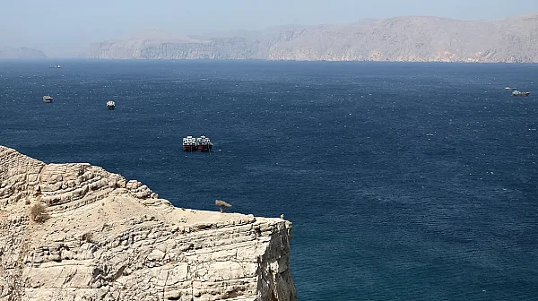 Иран обяви, че Ормузкият проток е затворен. Защо е толкова важен?