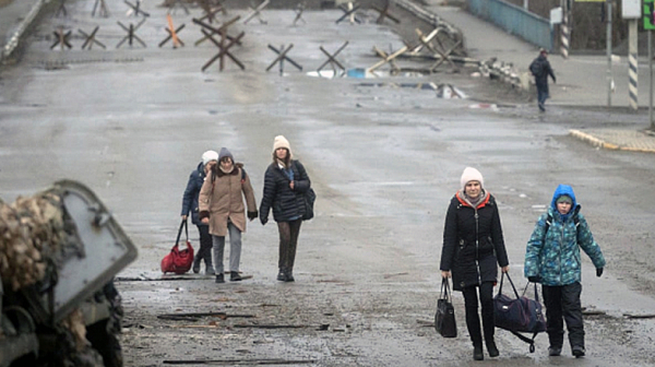 Хиляди напускат Източна Украйна, 1000 човека избягаха от Мариупол