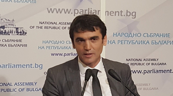 Парламентът прекрати пълномощията на депутата от ”Воля” Андон Дончев