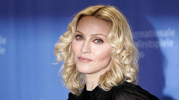 Мадона падна на сцената в Париж