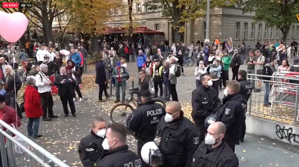 Скептиците на COVID-19 излязоха на протест в Берлин
