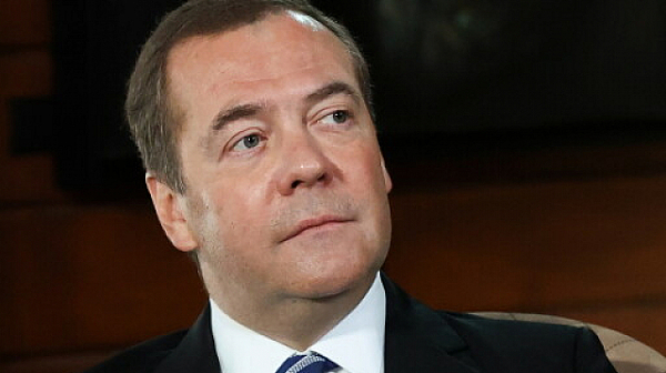 Медведев: НАТО трябва да бъде унищожена