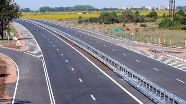 Възстановяват движението по ремонтиран участък от АМ “Хемус“