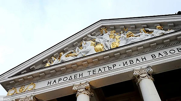 Театър на отчетите: Прикрива ли държавата финансовото състояние на първата ни сцена?