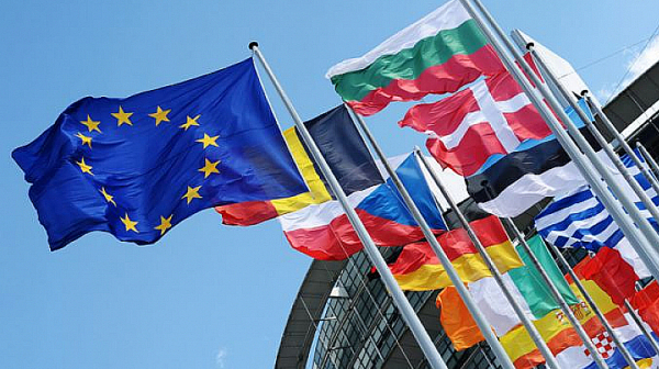 ЕК помага на България с близо 10 млрд. евро за излизане от кризата?