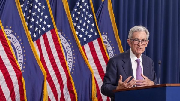 След политически натиск и разделение: Фед свали лихвените проценти до тригодишно дъно