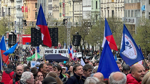 Многохиляден протест в Чехия и призиви за оставката на премиера Петър Фиала