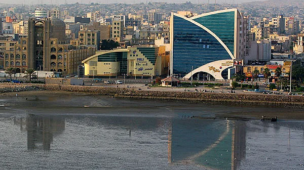 Взрив на ключовото иранско пристанище Бандар Абас, причините са неясни