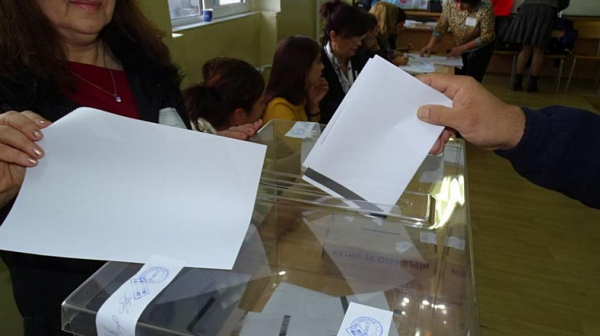 82 заявления за гласуване с мобилна секция са подадени досега от карантинирани в София