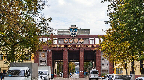 Руската икономика издъхва: Големи заводи минават на 4-дневна седмица и режат персонал