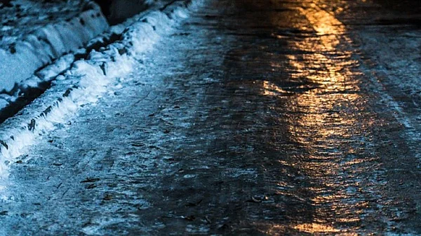 Черният лед по пътищата: Най-важното е да няма паника