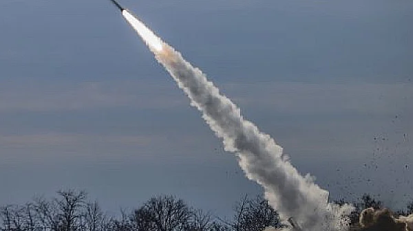 Ракета удари жилищна сграда в Израел: 9 загинали и десетки ранени