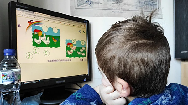 Грипната вълна расте: Училищата готвят дистанционно обучение