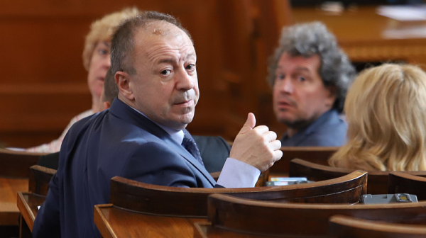 Отцепилият се от ИТН Иво Атанасов: Няма да гласувам, за да завивам Иван Иванов да не настине