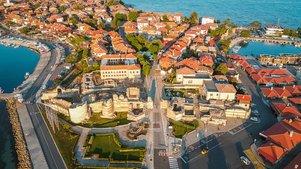 Пияна французойка хвърли кучето си от шестия етаж в Несебър