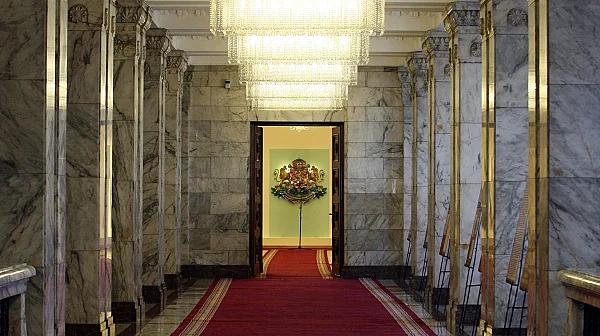 Започват консултациите за служебен премиер. Първа е Рая Назарян