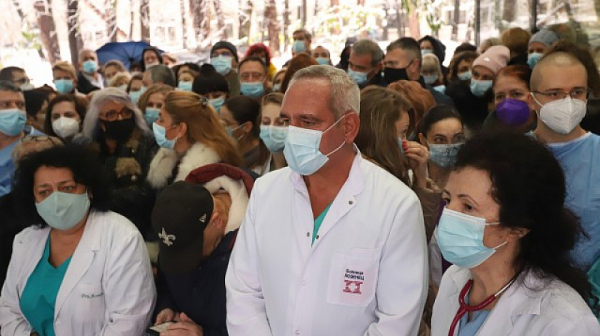 Лекари от „Лозенец“ на бунт: Не искат да ги сливат с детската болница