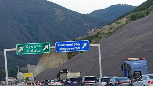 Започна се: Засилен е трафикът по пътя за Гърция, на границата се чака около 20 минути