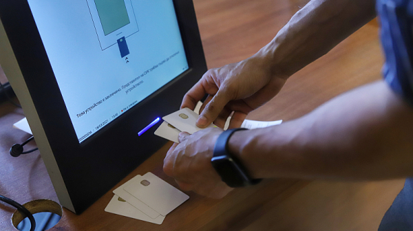 Дни преди вота ЦИК показва как се гласува с машина