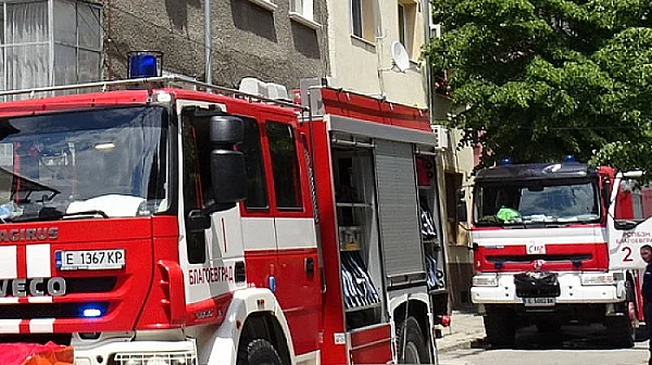 Пожарната: Не гасете мазнина с вода, избягвайте задимени стълбища, внимавайте със зарядните