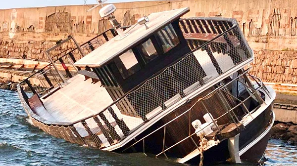 „Магелан“ потъна! Ураганният вятър срина любимия кораб на Созопол