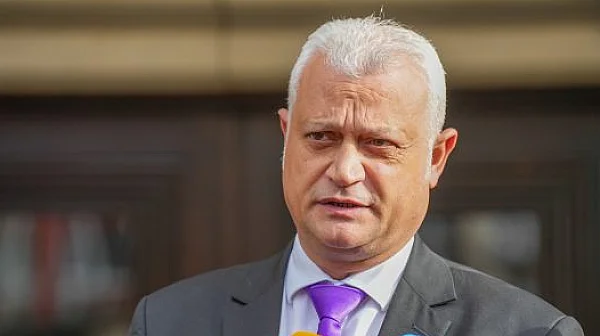 Дечев в НС за „Петрохан“: Как да нося отговорност, ако не зная какво се случва в МВР?