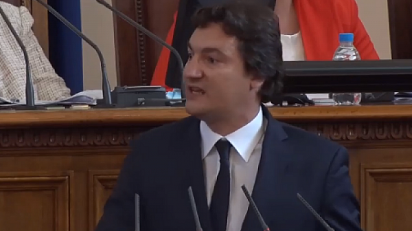 Крум Зарков в парламента: Всяка група се забавлява на остроумията на своя оратор, вече 30 години