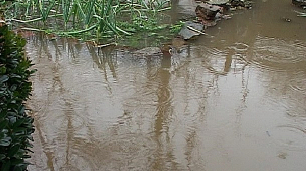 Мощен порой удари Варна, улиците са под вода /видео/