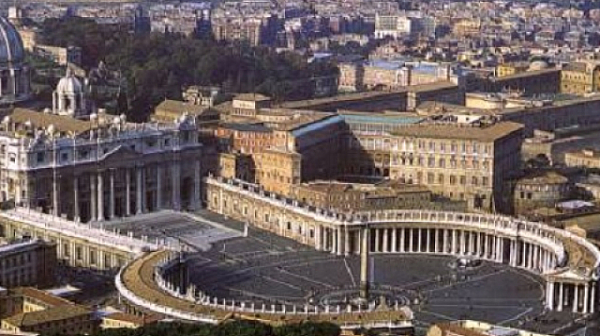 Кардинал от Ватикана замесен в корупция и пране на пари