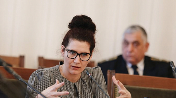 Калина Константинова: АДФИ откри десетки нарушения в ”Български пощи”
