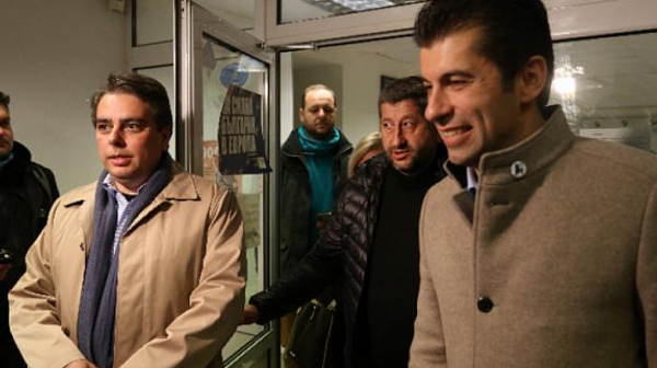 На преговорите за нов кабинет с Петков и Василев няма вече ”Премиерът разпореди”