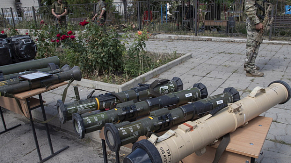 Утре става ясно дали ще дадем снаряди, оръдия, танкове, БТР-и и самолети на Украйна