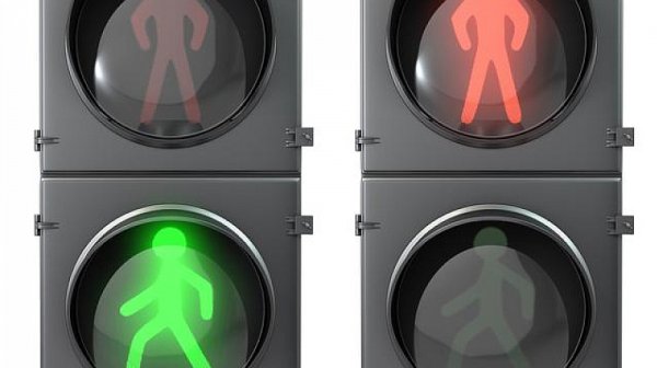 Жена с 31 години стаж зад волана блъсна дете на зелен светофар в София