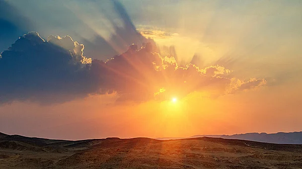 Слънчево и по-топло време днес, температурите до 18°