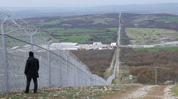 ЕК няма да финансира изграждането на стени по границите