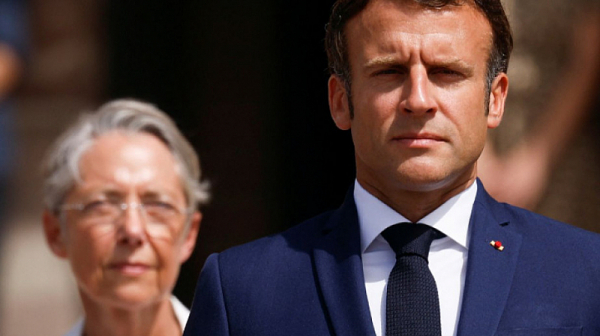 След краха във Франция: Макрон не прие оставката на премиера Елизабет Борн