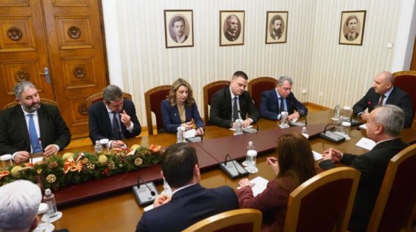 Радев към ИТН: Парламентът в момента е по-интересен от консултациите