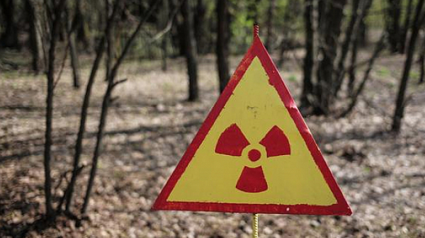 Радиоактивната Чернобилска гора е в пламъци втора седмица