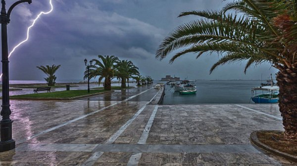 Гърците въвеждат извънредни мерки заради бурята „Балос“