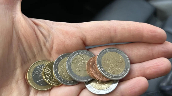 Фалстарт: Банките масово нарушават правилата за продажба на комплекти с евромонети