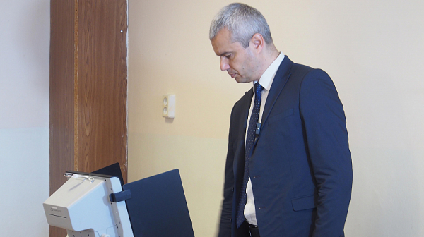 Костадинов: Единственият кабинет, който ще подкрепим, е този с мандат на „Възраждане”