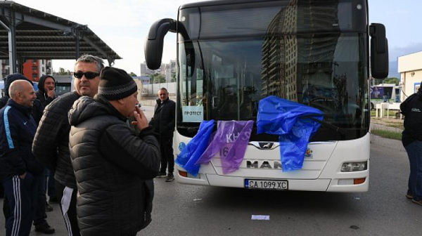 Столицата остава без наземен градски транспорт и в понеделник, метрото ще се движи