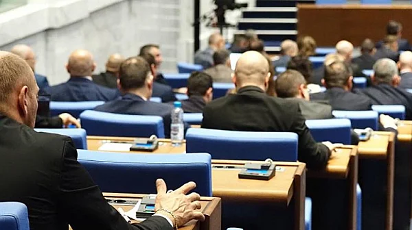 Предложения за промени в правилника на НС ограничават правата на депутатите