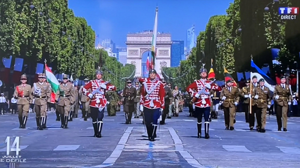 Българските гвардейци -  начело на парада за Деня на Бастилията в Париж