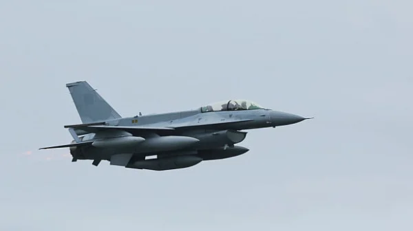 Български изтребители F-16 с тренировъчни маневри, прелетяха над София