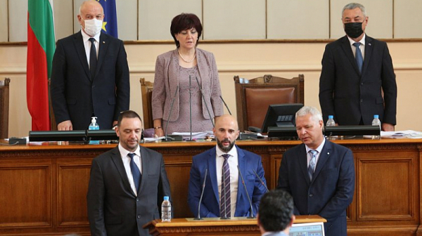 В последния ден преди ваканцията - депутатите одобриха едва трима кандидати за КЕВР